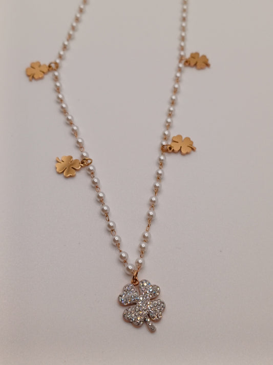 Collana perle con quadrifoglio