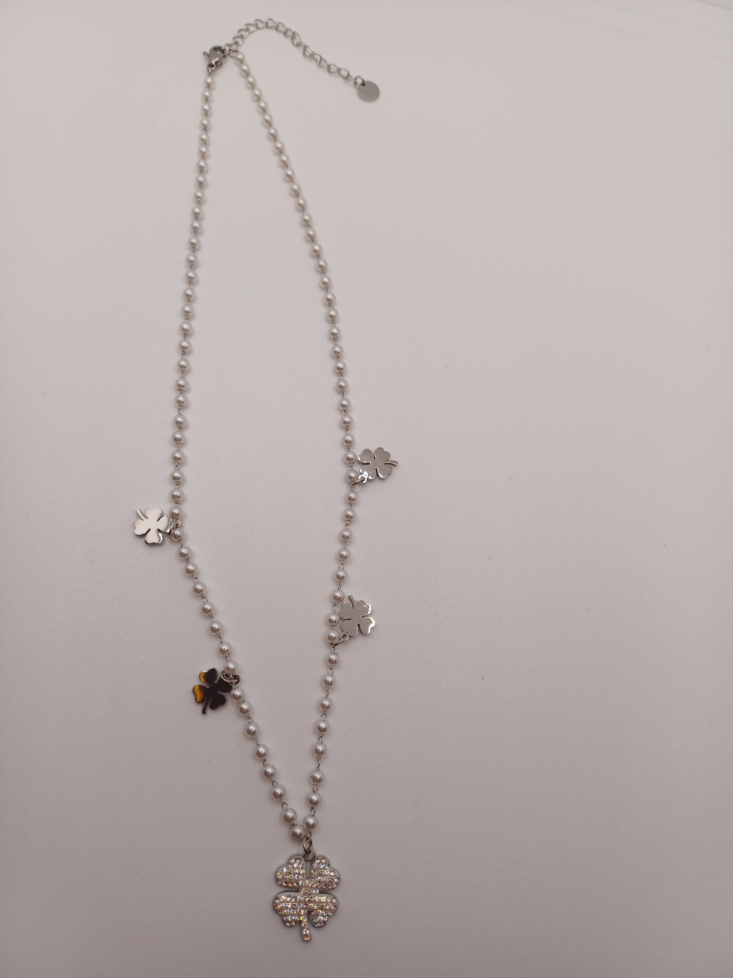 Collana perle con quadrifoglio