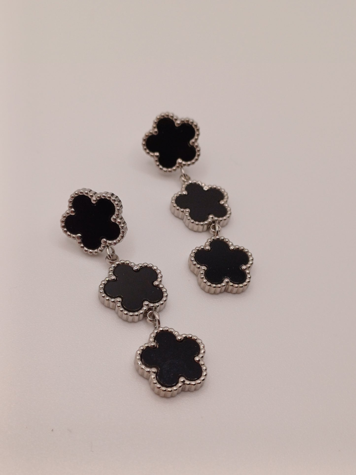 Orecchini fiore neri